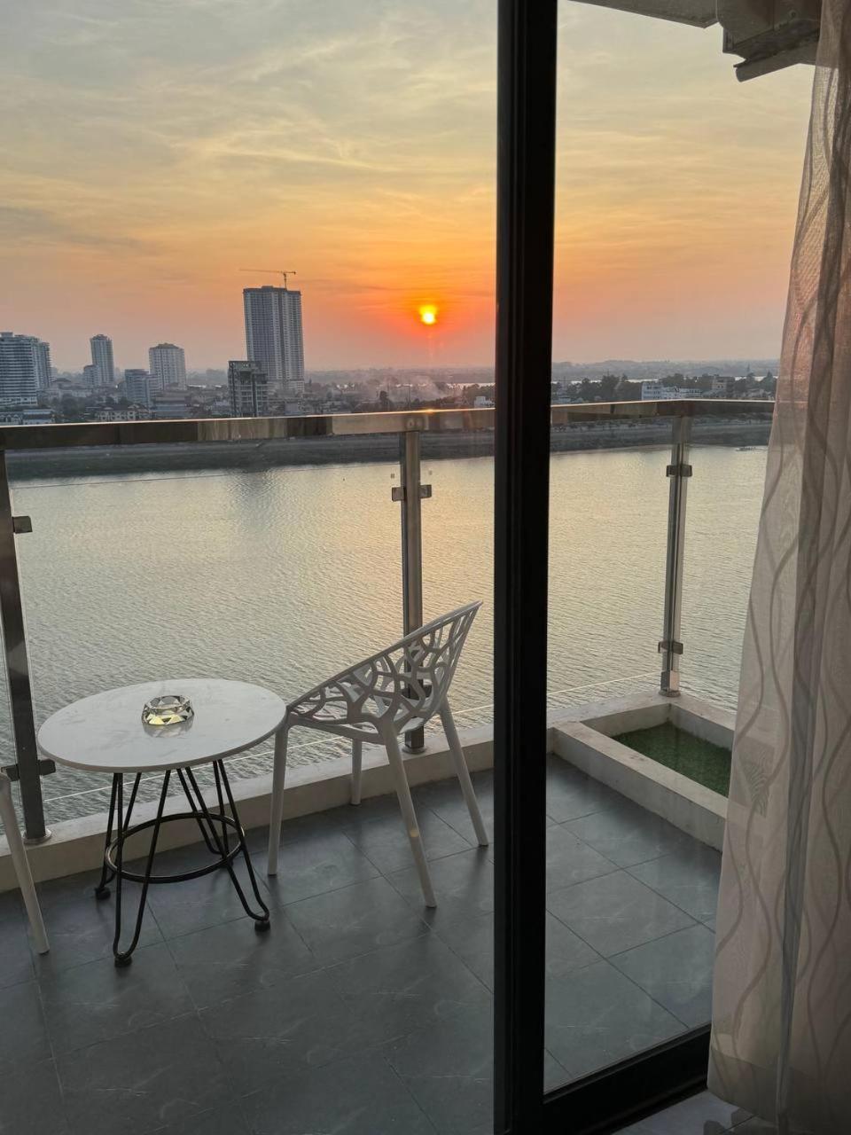 M9 Kirirom Hotel Phnom Penh Exteriör bild